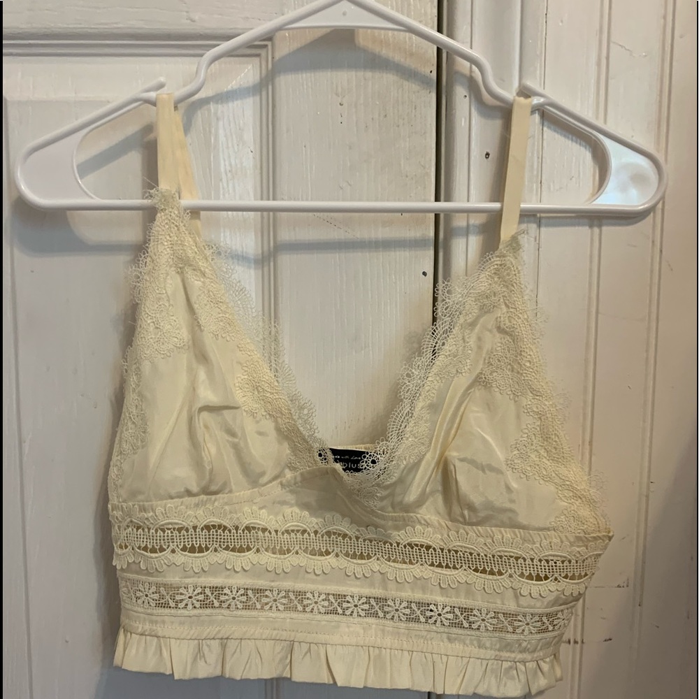 Cream colored lace bralett